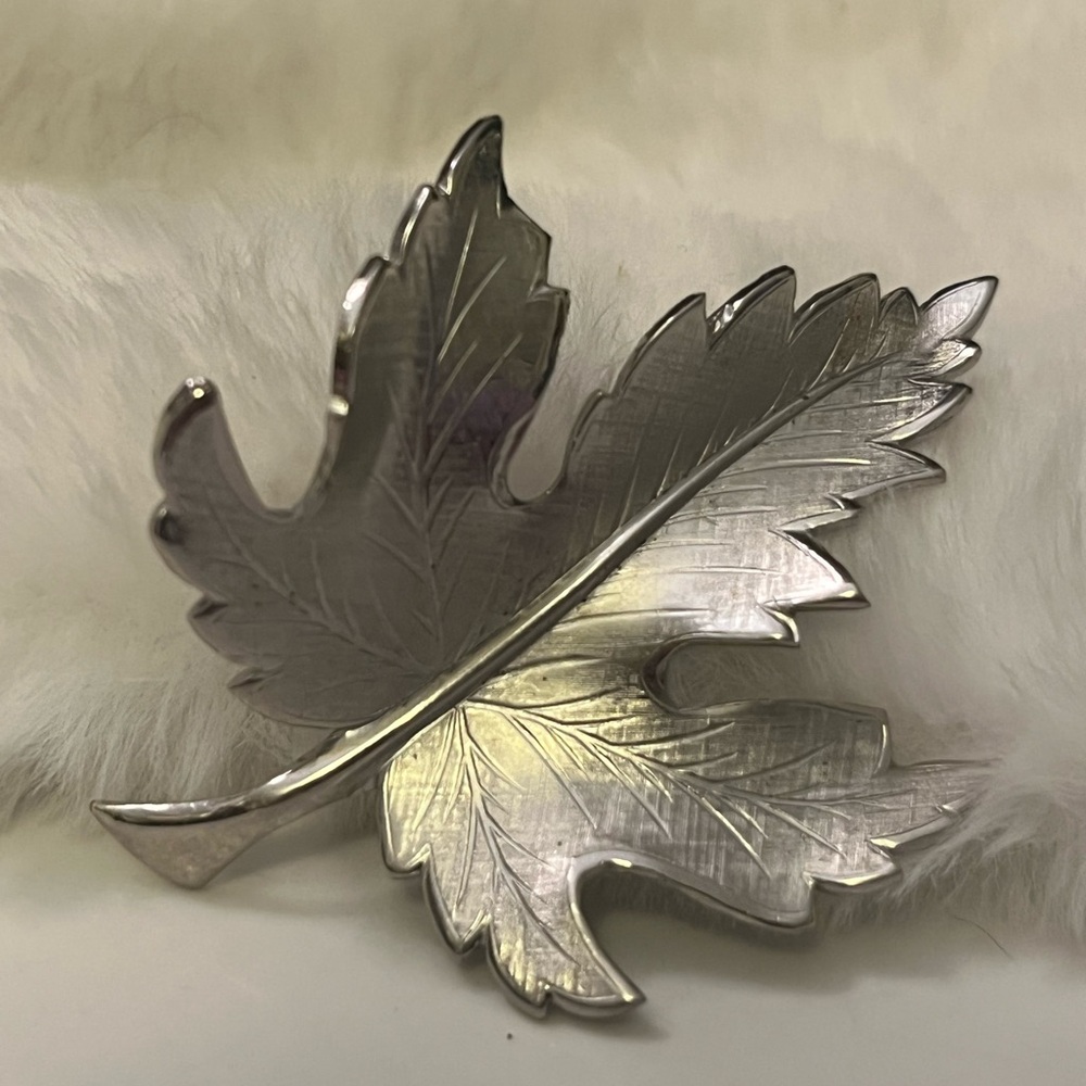 Giovanni sliver tone leaf